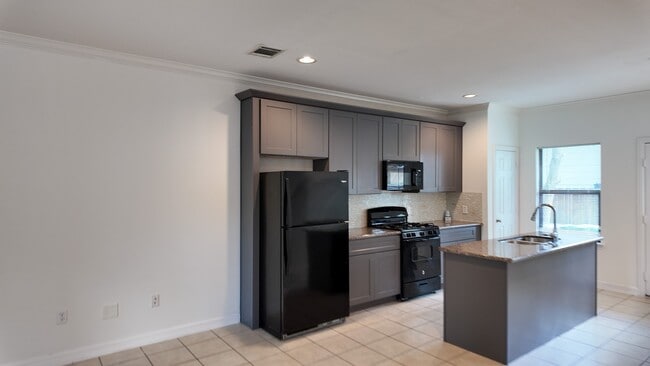 Building Photo - 8710 Knox St Unit A Rental