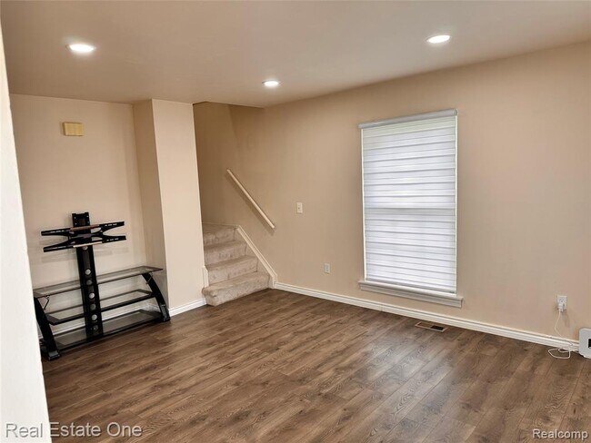 Photo - 35253 Turner Dr