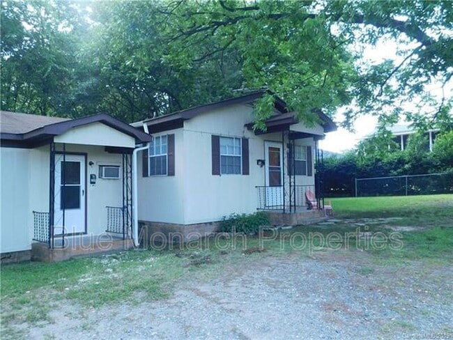 Photo - 208 W Chestnut St