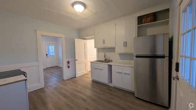 Building Photo - 467 Burgess St Rental