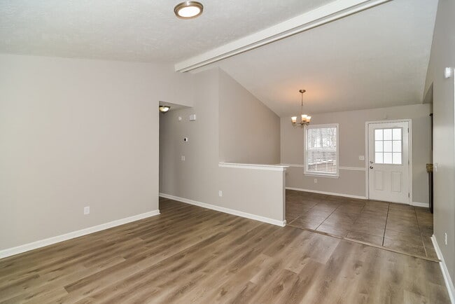 Photo - 425 Jonesboro Ct