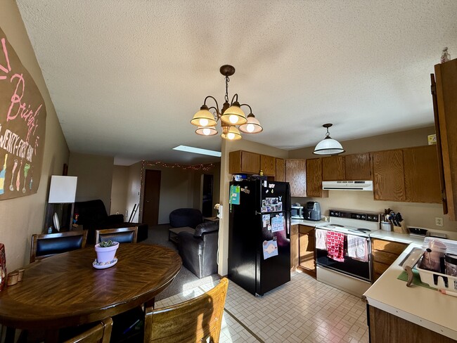 Photo - 1042 Castlewood Dr