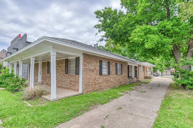 Building Photo - 711 S Jenkins Ave Unit 3