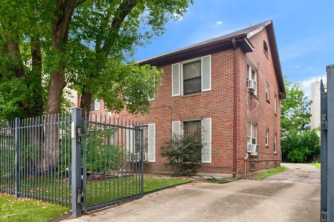 Photo - 1821 Oakdale St
