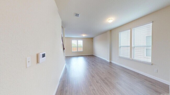 Photo - 344 Autumn Rouge