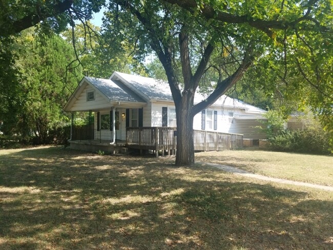 Building Photo - 3208 W 9th St N Rental