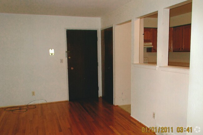 Building Photo - 25300 Shiawassee Cir Unit Shiawassee Village Condom