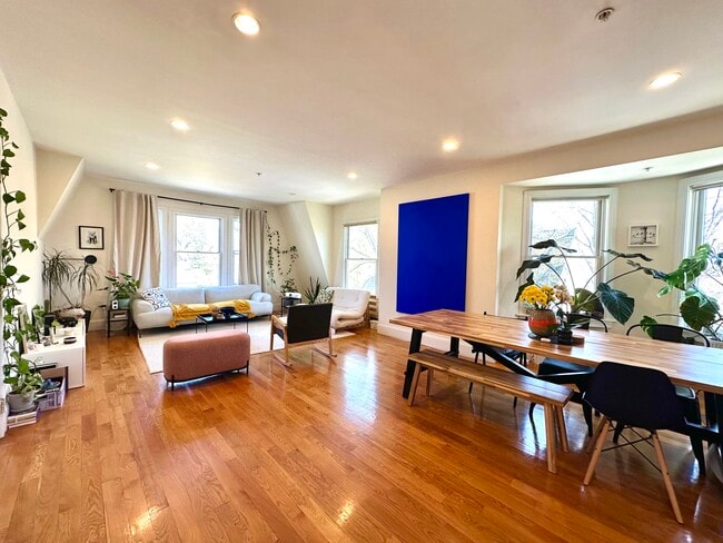 Building Photo - 10 Selkirk Rd Unit 3 Rental