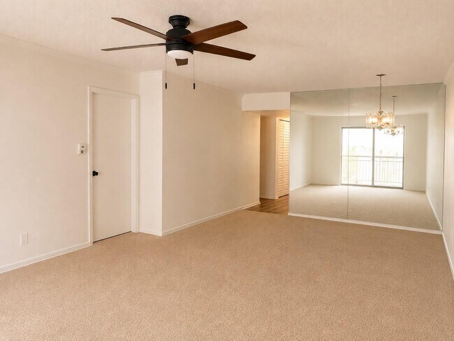 Building Photo - 138 S Cypress Rd Unit 223