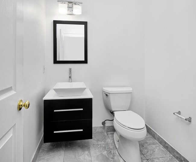 Photo - 326 Midland Ct