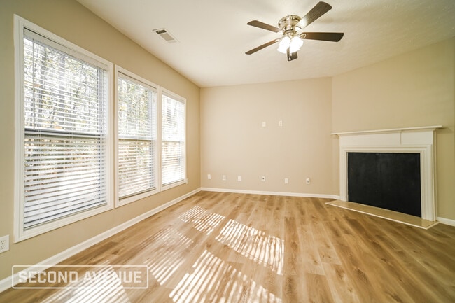 Photo - 275 Highwind Way