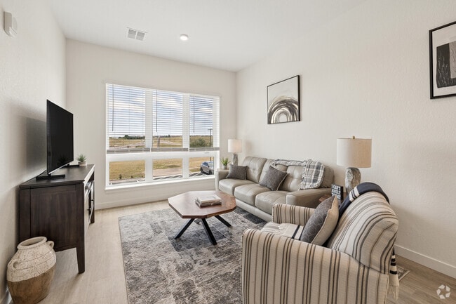 1BR, 1BA - 663SF - Living Room