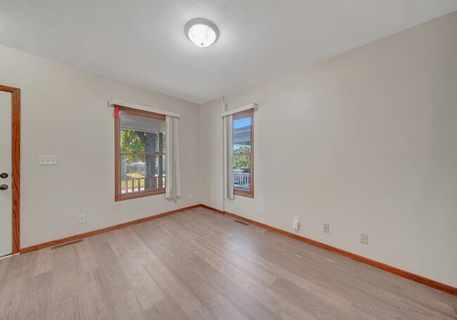 Photo - 816 C St