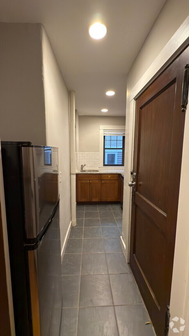 Building Photo - 11 Story St Rental