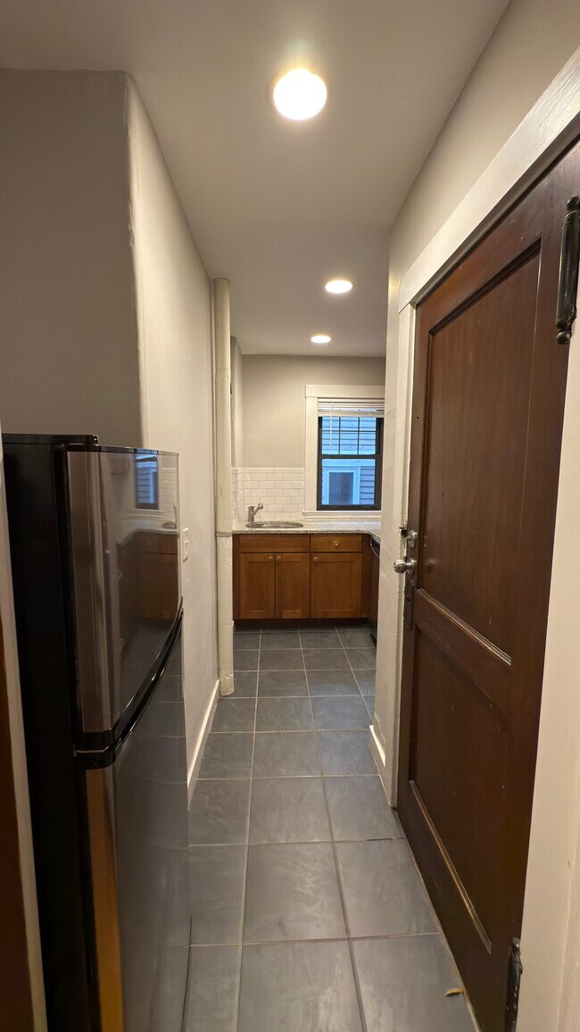Building Photo - 11 Story St Rental