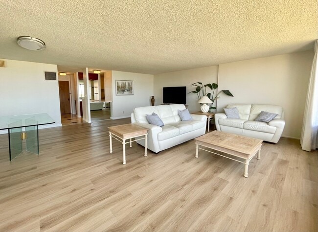 Large open living/dining room - 1910 Ala Moana Blvd Unit 36B
