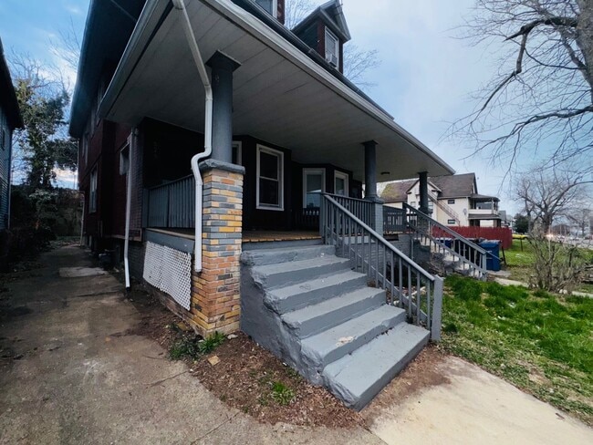 Photo - 576 E 110th St Unit Left-Side