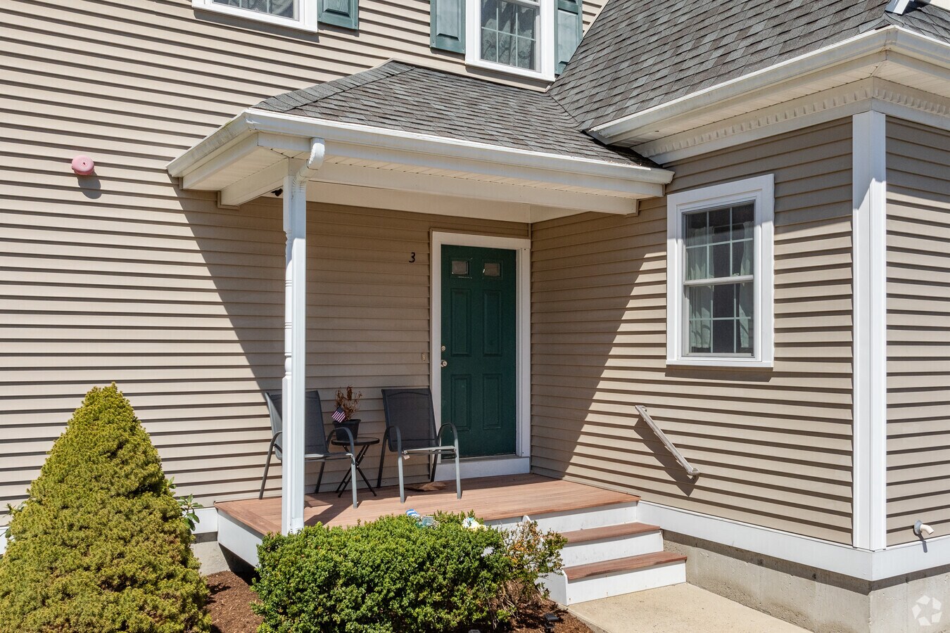 Entrada - 153 S Main St