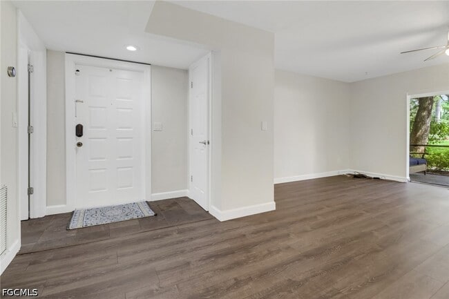 Photo - 7115 Lakeridge Ct Unit 110