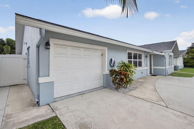 Photo - 4361 Fuschia Cir N