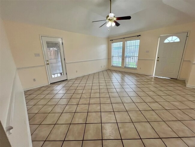 Photo - 1408 California Pkwy N