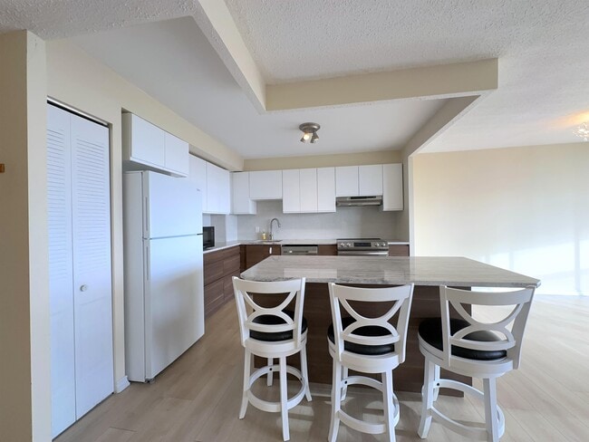 Photo - 2760 Carousel Crescent