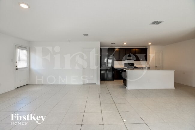 Photo - 1069 Crestview Dr