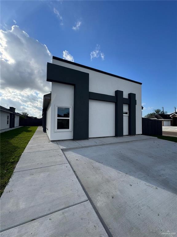 Building Photo - 13 Clinton St Unit 2