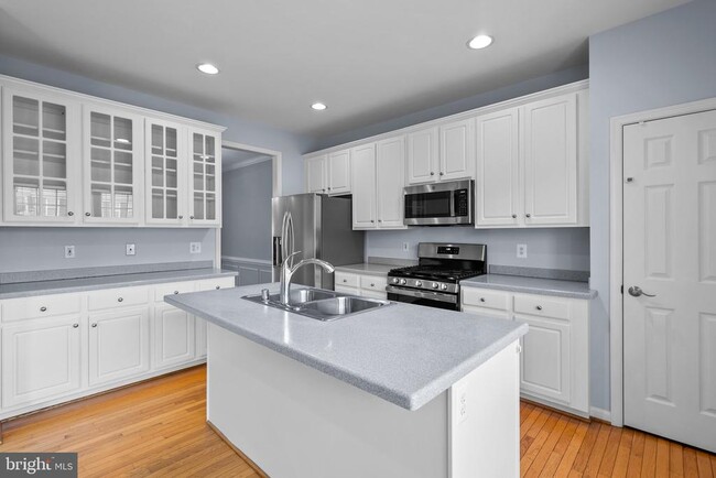Building Photo - 45773 Smoketree Terrace