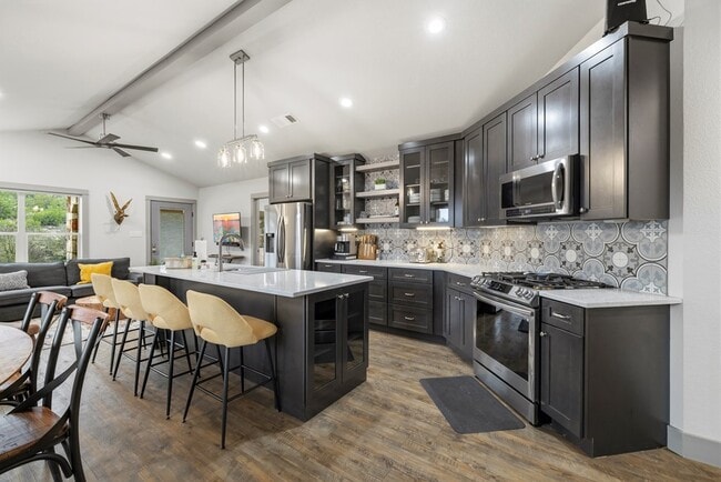 Photo - 275 Creek Ridge Trail W