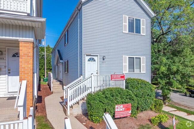 Fotografía del edificio - 3377 N Oakland Ave