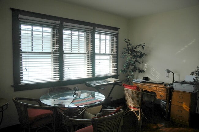 Photo - 5423 Rolston Ave