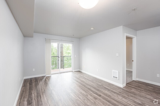 1BD, 1BA - 663SF - 6Wood Flats