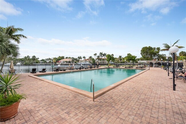 Photo - 601 Three Islands Blvd Unidad 112