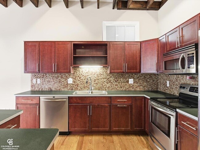 Photo - 804b Lapeer Ave