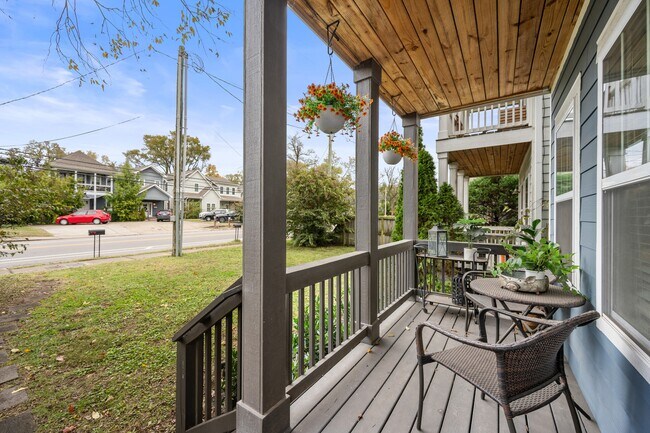 Photo - 1126A Cahal Ave