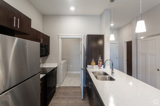 1BR, 1BA - Midtown Flats