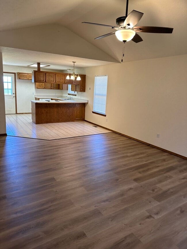 Photo - 863 S Hickory Ln
