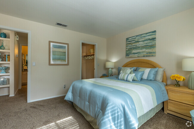 La Jolla, 1 BR, 1 BA - 730 SF