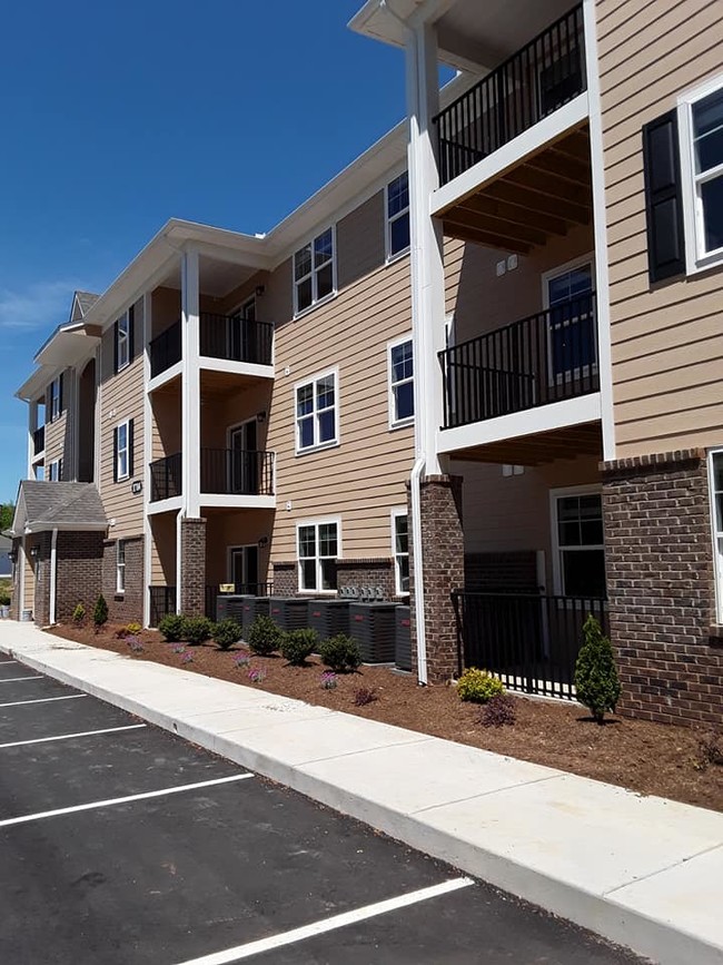 The Gates at Highland - The Gates at Highland Apartments