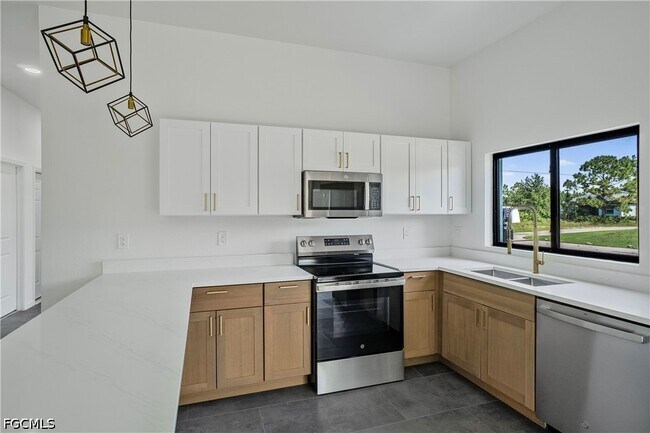 Photo - 601 Hawthorne Ave S