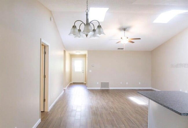 Photo - 36 Rainstone Ln
