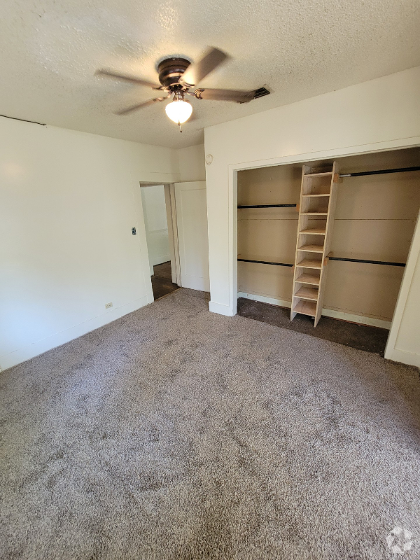 Building Photo - 1205 Linden Ave Rental