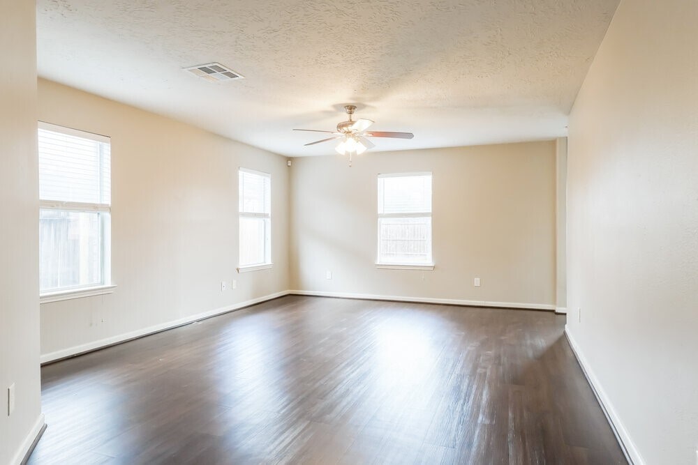 Photo - 21818 Hemlock Park Dr