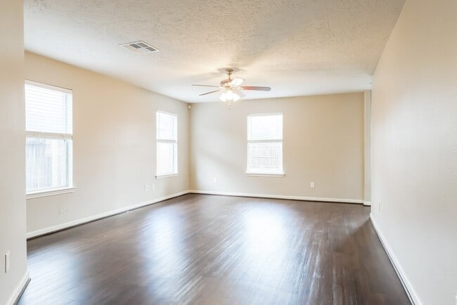 Photo - 21818 Hemlock Park Dr