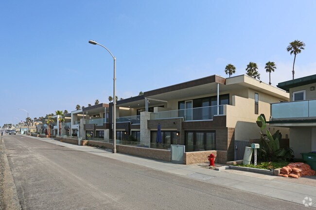Photo - 700 N The Strand Apartments
