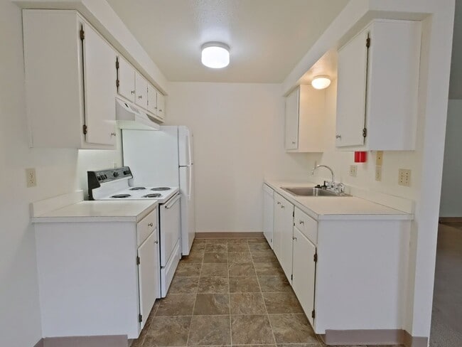 Photo - WINTER SPECIAL ~ $735 OFF FIRST MONTH RENT Unit 345 SE Lilly #C