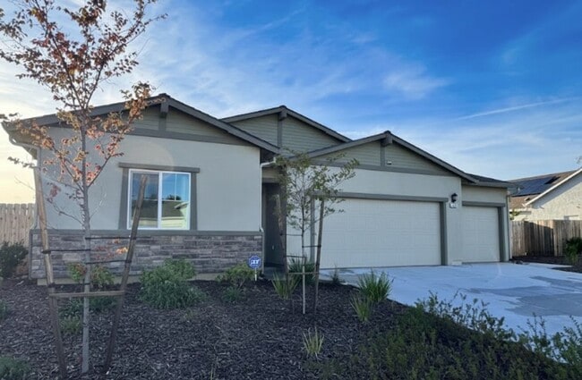 Photo - Beautiful 4-Bedroom Home in the Wyndham Estates Neighborhood of Redding! READY FOR MOVE IN!