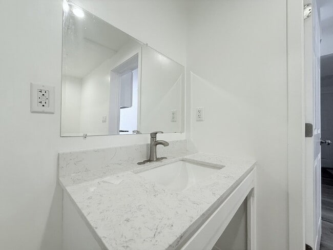 Photo - 1258 Leighton Ave Unit B