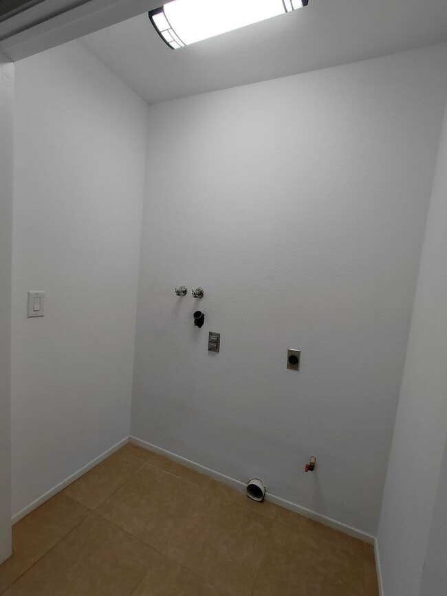 Photo - Stylish Condo Living in the Heart of Imperial!